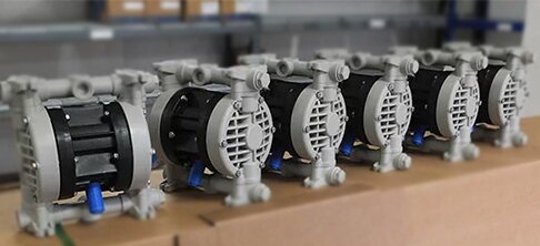 تحلیل کارایی پمپ‌های دیافراگمی دبم، لوب پمپ و دوزینگ پمپ در صنایع حیاتی