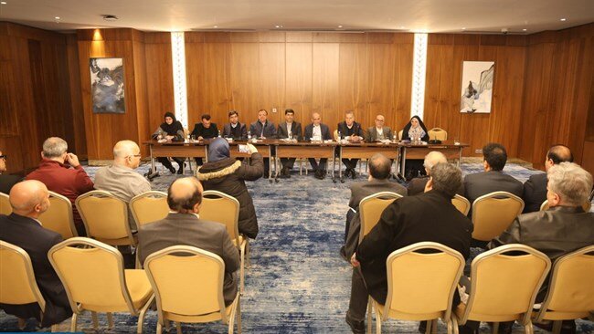 خروج از شرایط سخت اقتصادی با توسعه تجارت ممکن می‌شود