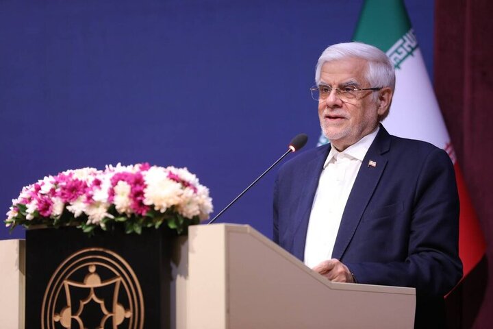 عارف:  از بورس حمایت همه جانبه می‌کنیم