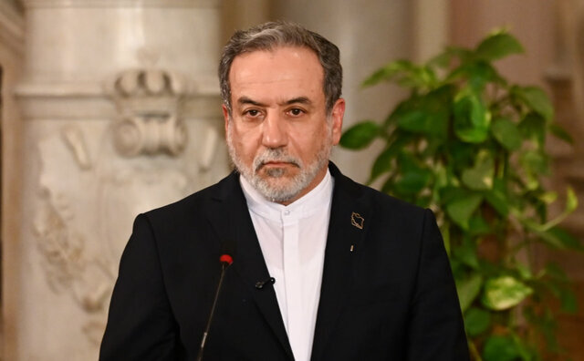 عراقچی: آماده دفاع و دیپلماسی هستیم