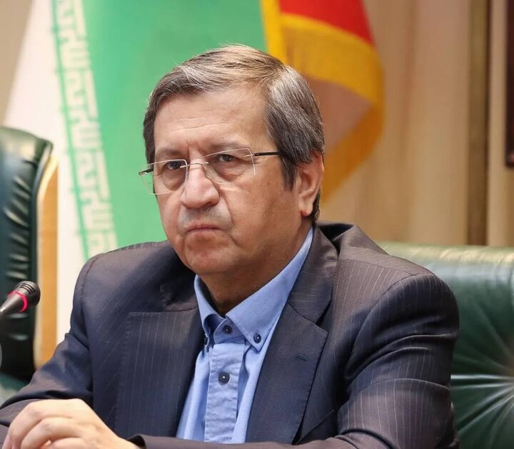 همتی: بانک مرکزی اجازه اضافه برداشت به بانک‌ها را نمی‌دهد