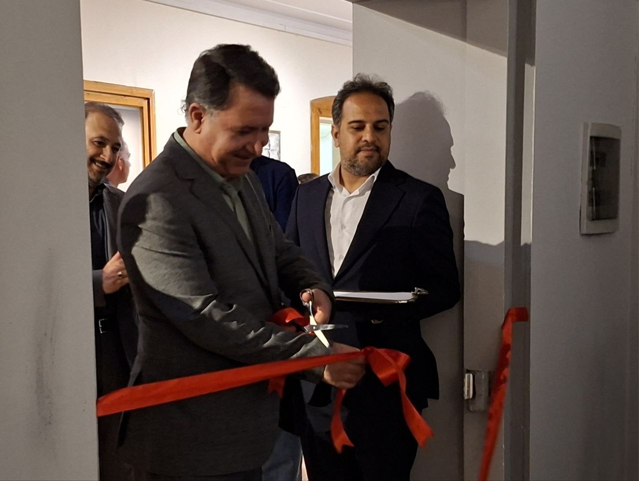 روایت اقتصاد با زبان طنز؛ افتتاح نمایشگاه بینالمللی کاریکاتور پول و سرمایه