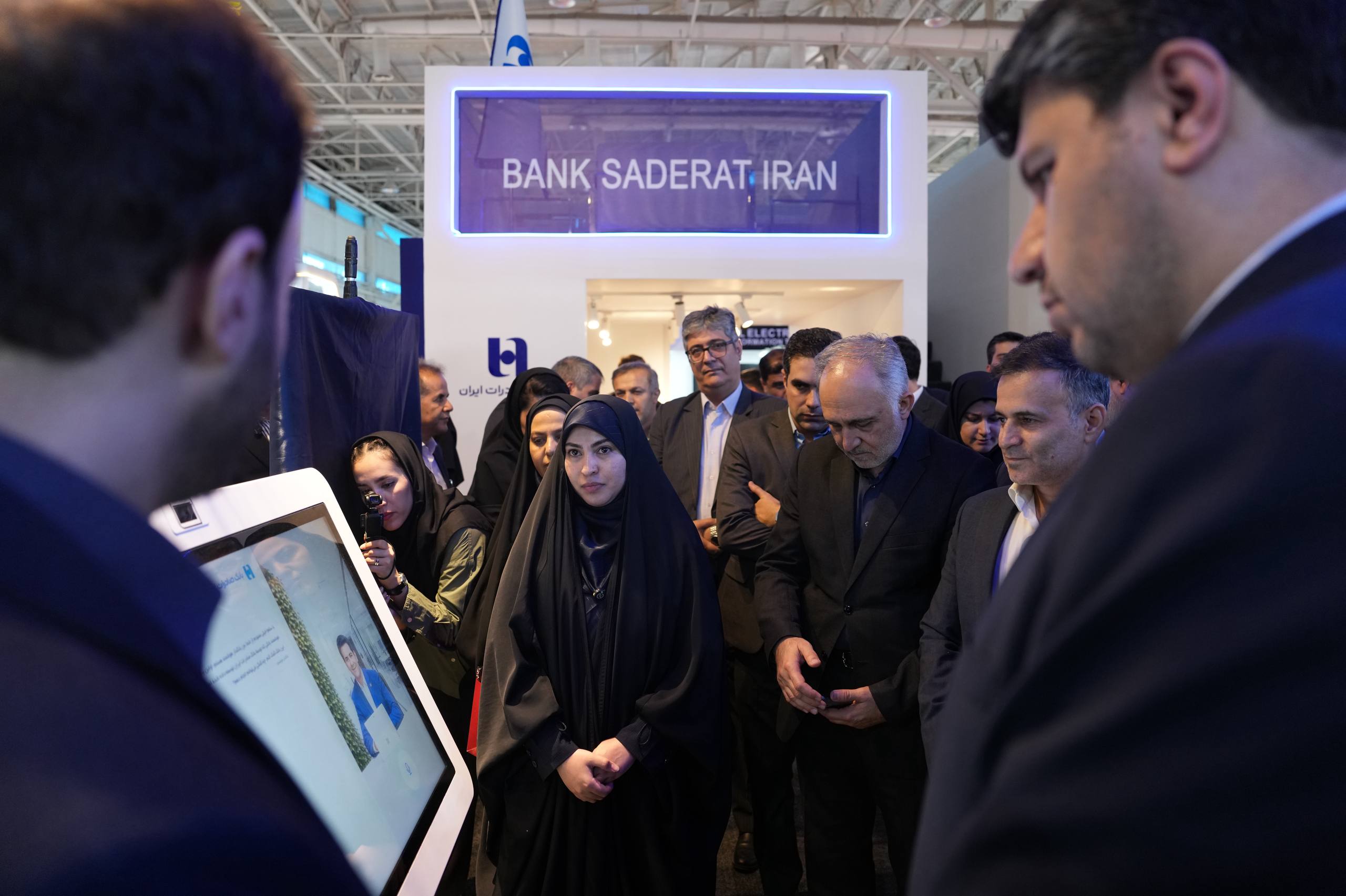 بازدید مدیرعامل بانک صادرات ایران از نمایشگاه الکامپ