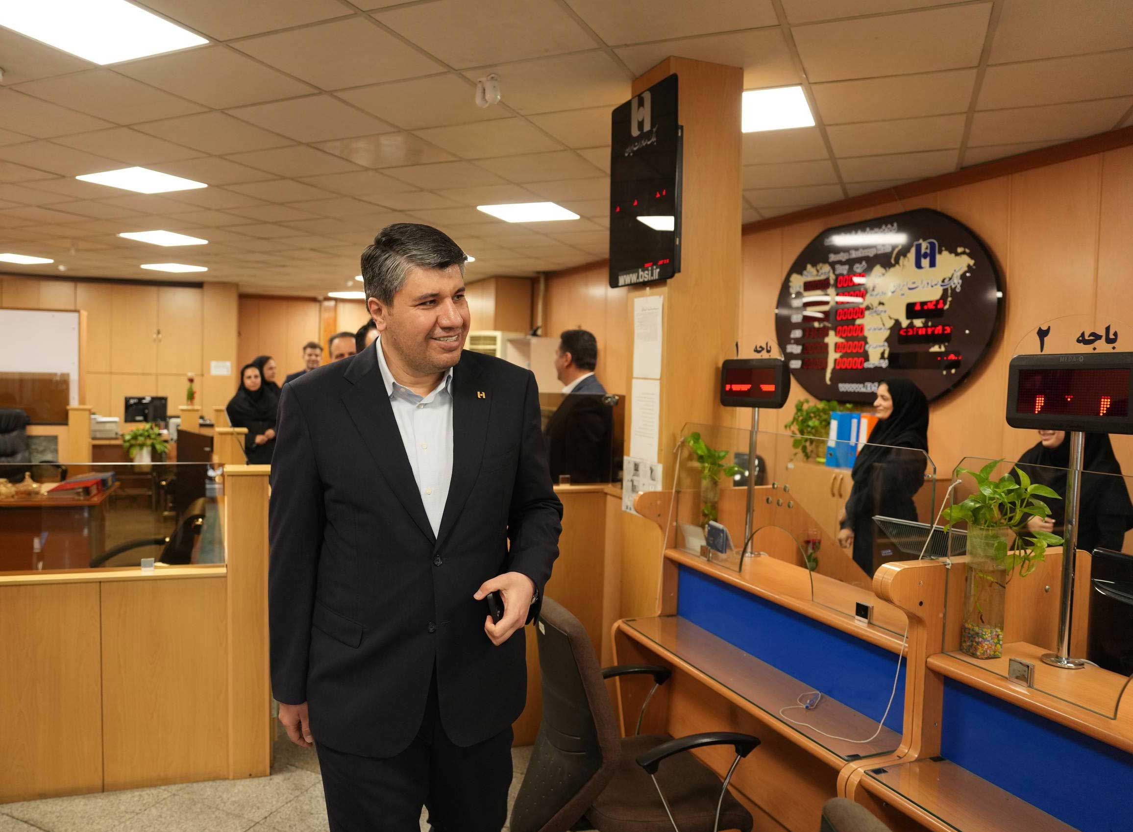 دیدار مدیرعامل بانک صادرات ایران با مشتریان