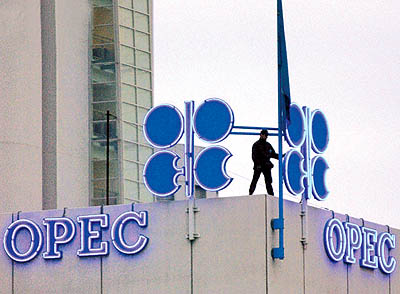زنگنه: اعضای اوپک اتفاق نظر دارند قیمت «عادلانه» هر بشکه نفت ۷۵ دلار است